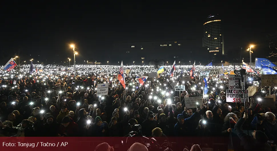 slovacka protest.webp